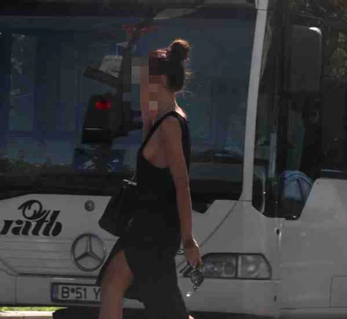 Bruneta a făcut senzație cu formele ei apetisante