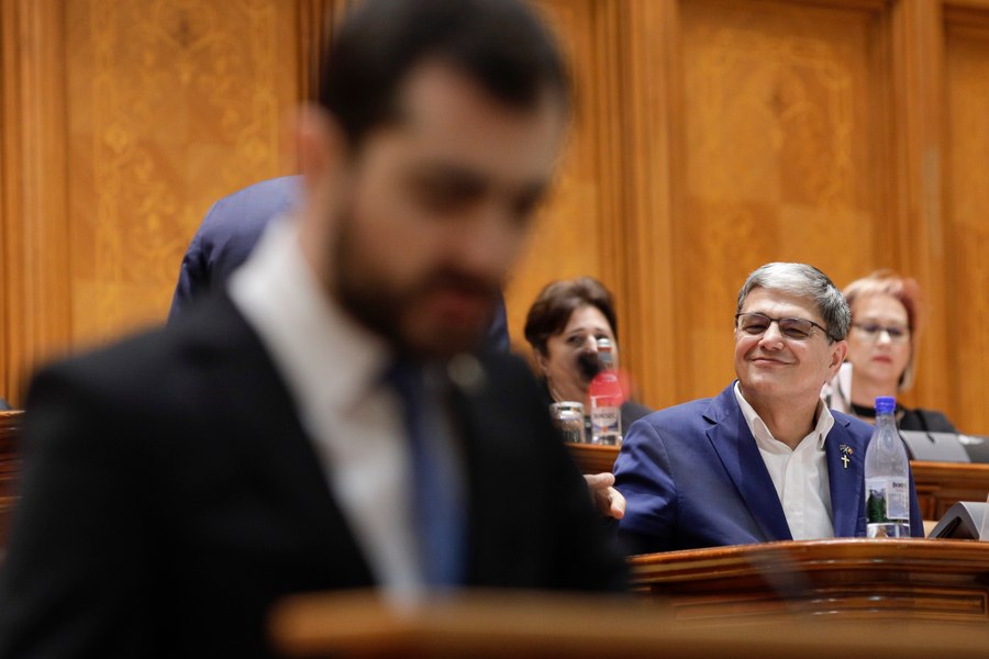 Ce spune Ciucă despre o posibilă demisie a lui Boloș