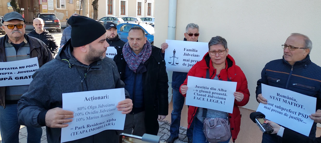 Păgubiți Parc Residence Alpha, la protestul de la Alba Iulia FOTO Adevărul