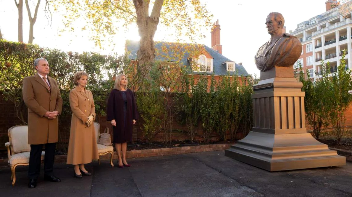 Un bust al Regelui Mihai, dezvelit la Londra | FOTO jpeg