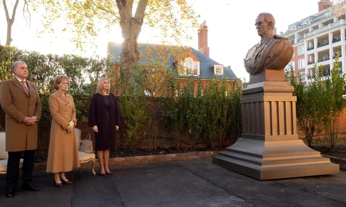 Un bust al Regelui Mihai, dezvelit la Londra | FOTO jpeg