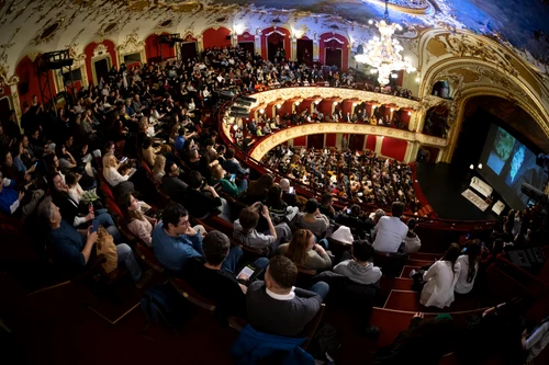 Teatrul National Iasi plin la intalnirea cu Pascal Bruckner FOTO FILIT jpg