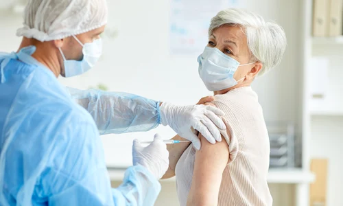 femeie vaccin jpg
