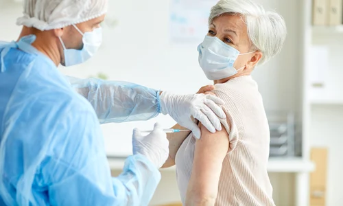 femeie vaccin jpg