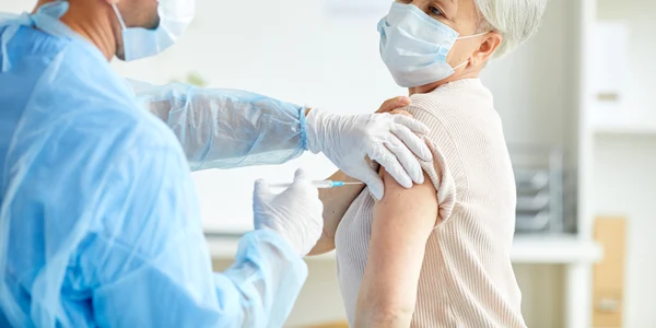 femeie vaccin jpg