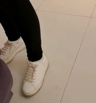 Adidașii turistei din Israel