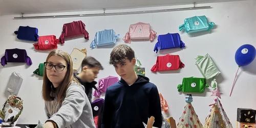 targ de craciun cu obiecte ale elevilor de la LVNT Slatina   foto alina mitran (7) jpg