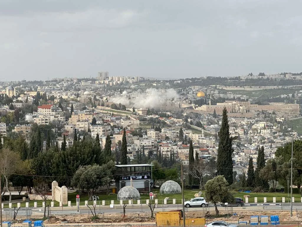 Orașul Vechi din Ierusalim, lovit de un atac cu rachetă: explozii în apropiere de Muntele Templului