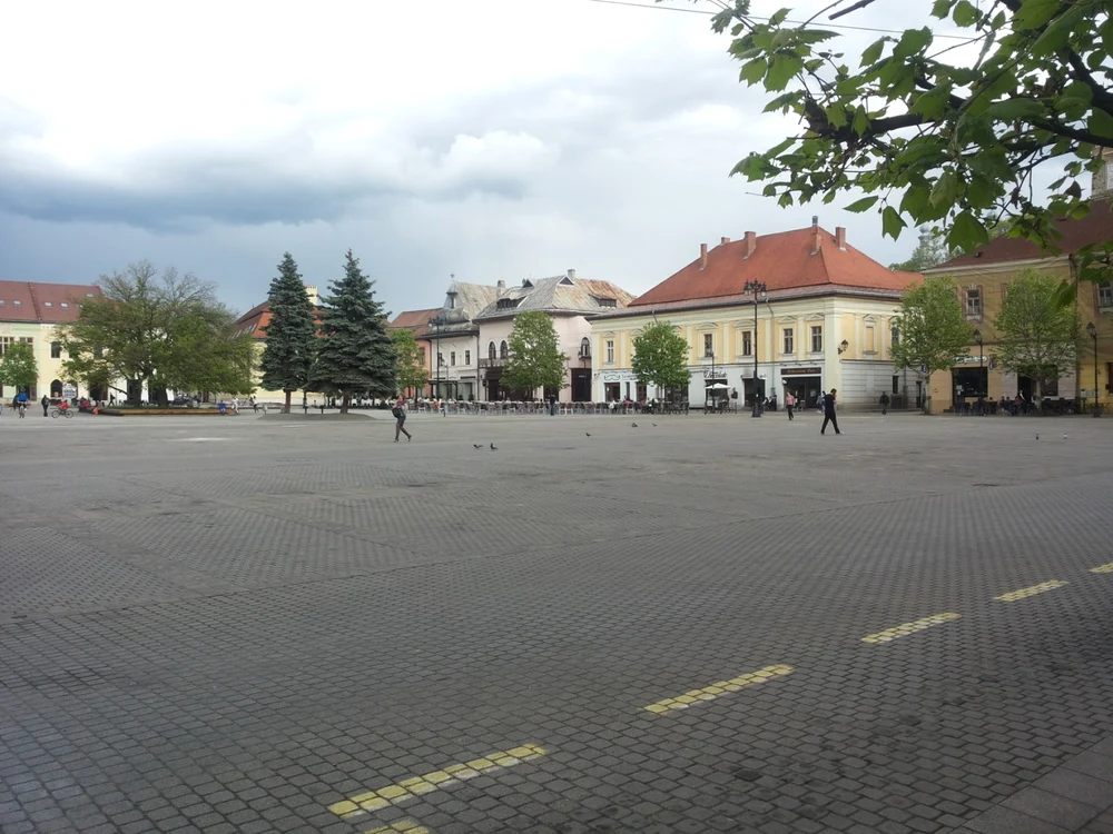 Doar pietonii au acces în Piaţa Millennium Foto: Adevărul