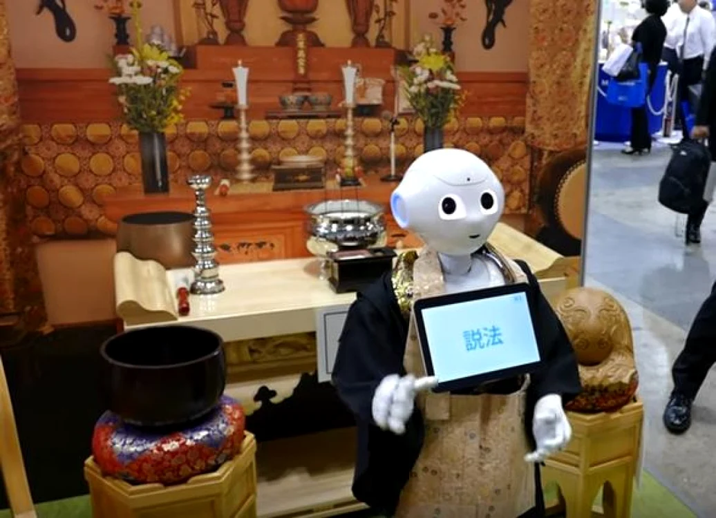 Robotul Pepper poate înlocui de-acum preoţii budişti la funeralii FOTO Captura YouTube