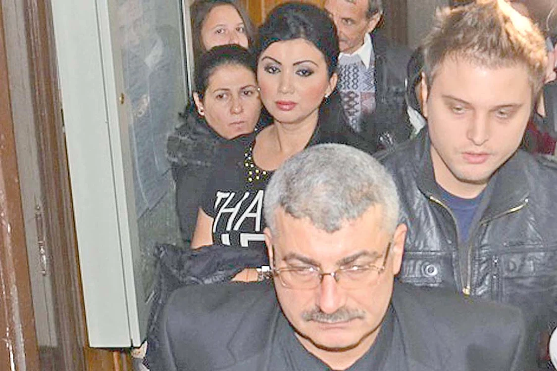 
    Adriana Bahmuţeanu  