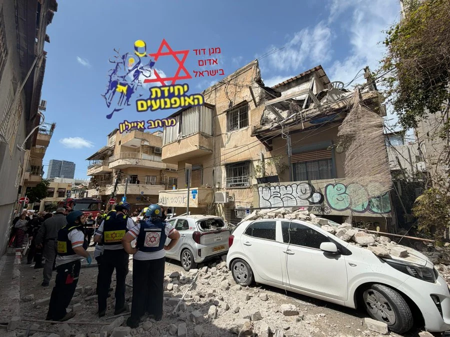 Alertă aeriană la Tel Aviv. Cel puțin 15 persoane, rănite într-un atac iranian în centrul Israelului