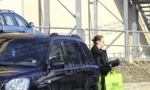 Oana Roman a fost la cumpărături singură  (Foto: Cezar Preda) jpeg