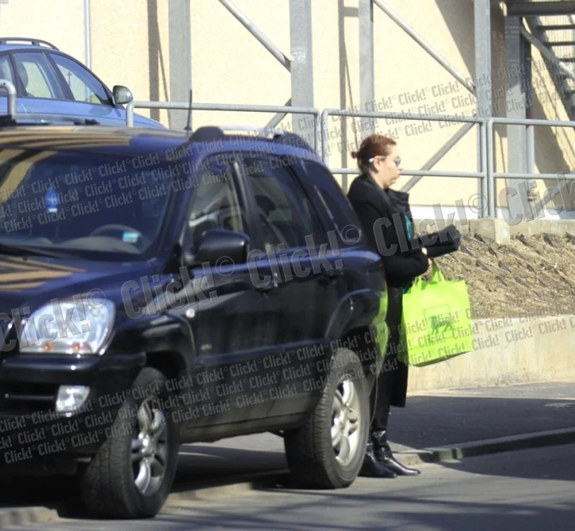 Oana Roman a fost la cumpărături singură. (Foto: Cezar Preda)