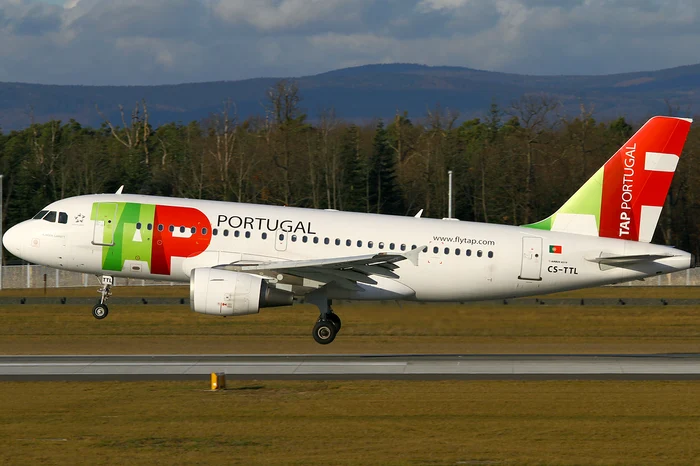 
    Avionul aparține companiei portugheze TAP Portugal și a aterizat de urgență după două ore de la decolare   