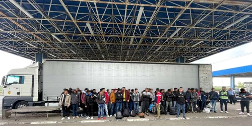 migranti straini foto politia de frontiera