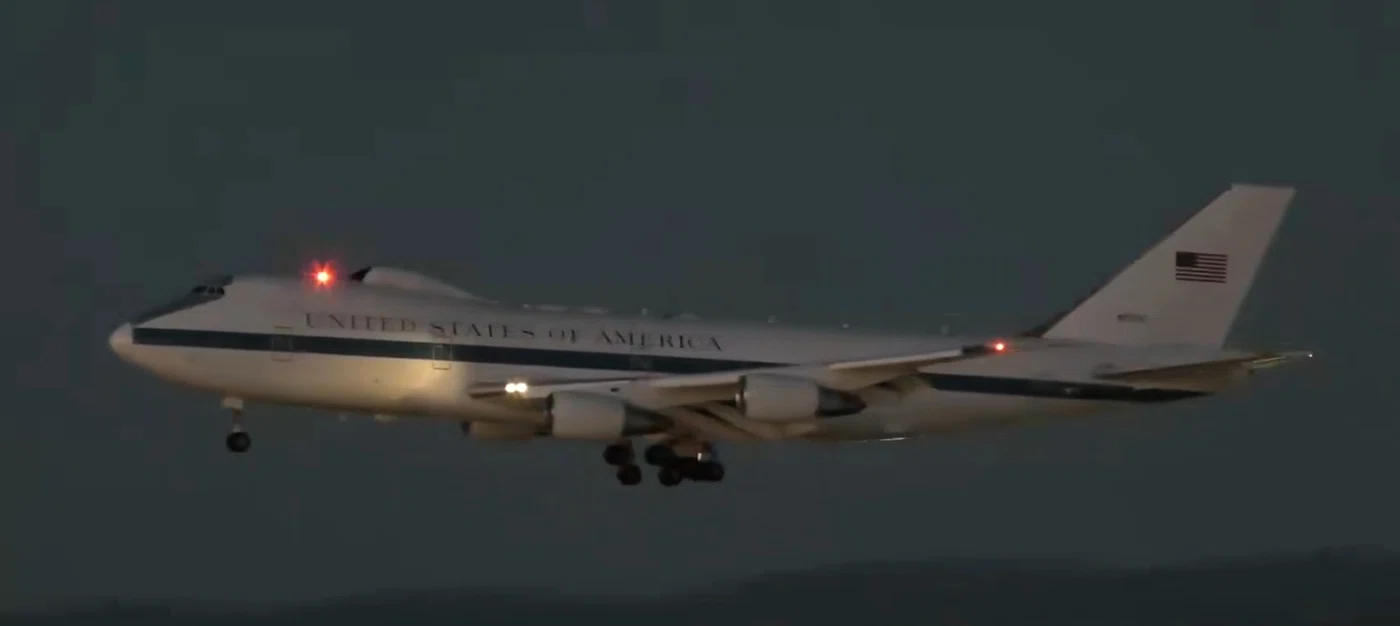 Doomsday Plane (Avionul Apocalipsei), aterizare fără precedent pe un aeroport civil