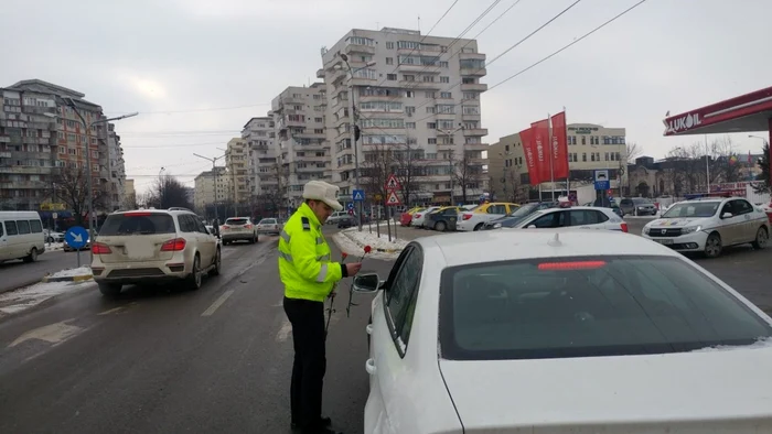 Poliţiştii suceveni reclamă că ar fi obligaţi să dea amenzi în loc de avertismente. FOTO Adevărul