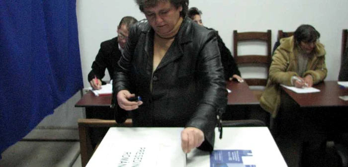 Pensionarii s-au prezentat la vot încă de la orele dimineţii