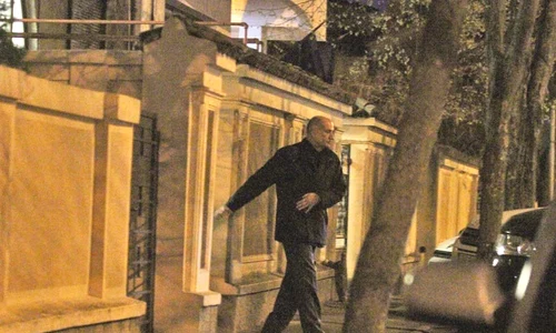 După ce a stat o oră cu familia, Copos a plecat la dentist jpeg