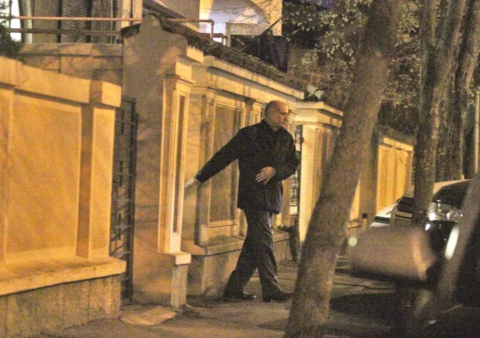 După ce a stat o oră cu familia, Copos a plecat la dentist