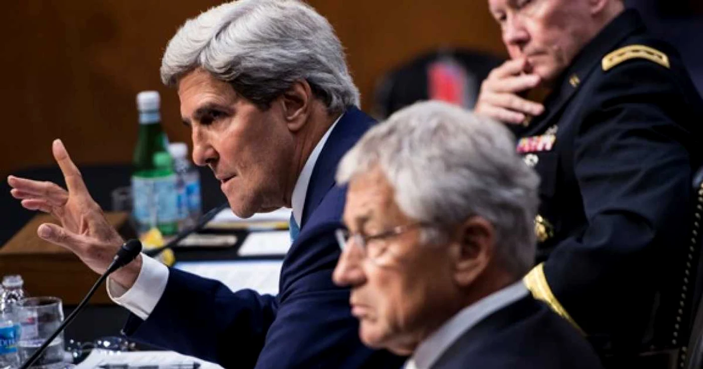 Charles Timothy "Chuck" Hagel, John Forbes Kerry şi generalul Martin E. Dempsey, uniţi, la Senatul SUA.