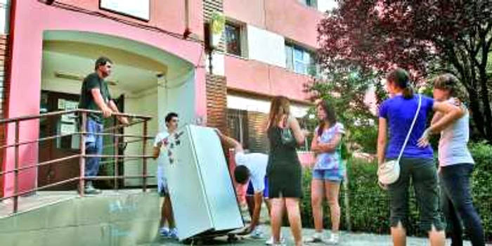 Un student s-a sinucis într-un cămin din Craiova