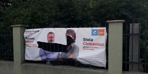 USR Poarta Alba - bannere distruse 