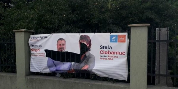 USR Poarta Alba - bannere distruse 