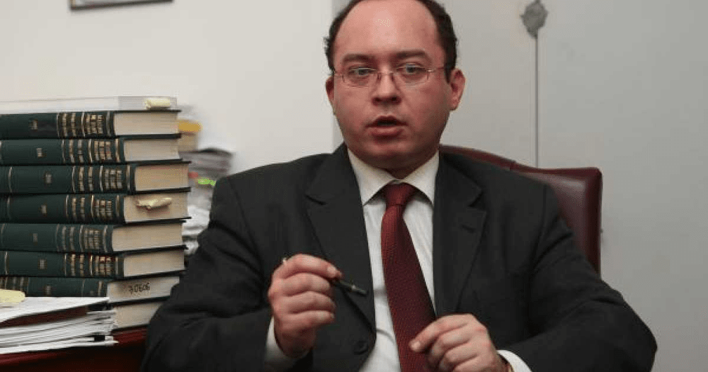 Tânărul diplomat Aurescu, la pledoaria finală a procesului de la Haga: „Le văd lacrimi în ochi. Mâinile îmi tremură“