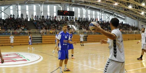 Peste 2.000 de spectatori au asistat la meciul de la Szeged Foto