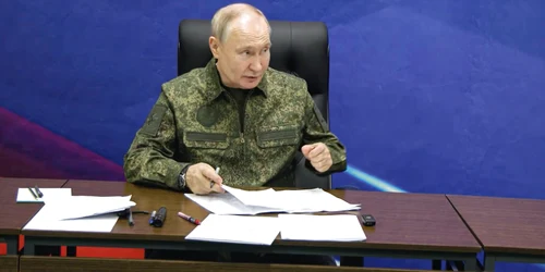 Putin în uniformă militară FOTO EPA EFE jpg