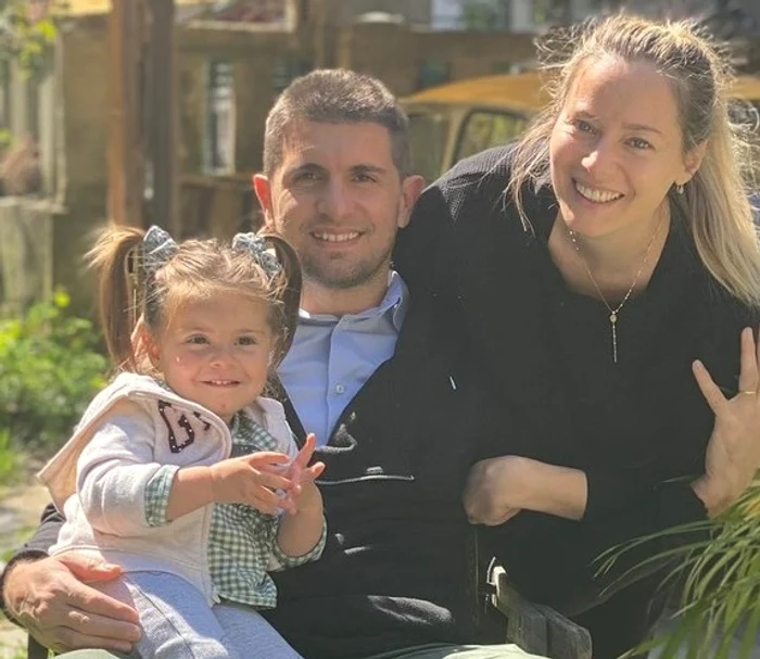 Laura Cosoi și soțul ei, Cosmin Curticăpean, au decis s-o trimită pe Rita la creșă în timpul veriifoto: arhiva personală