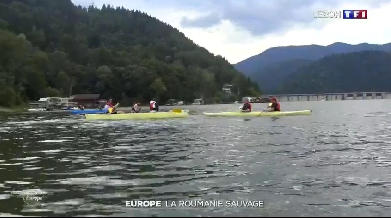 Sport de agrement pe lacul de la Bicaz FOTO Dan Sofronia