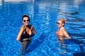 Anca Țurcașiu se menține cum știe mai bine și în vacanțe și face sport și mișcare pe oriunde apucă, chiar și în piscină