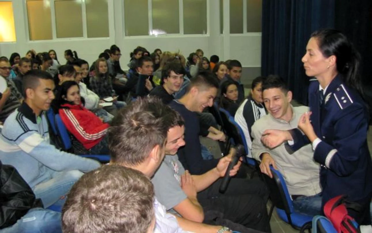 Elevii de la Colegiu Tehnic Energetic au discutat despre injunghierea liceeanului craiovean