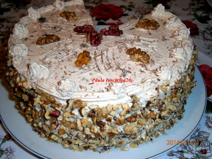 
    Tort cu nucă  