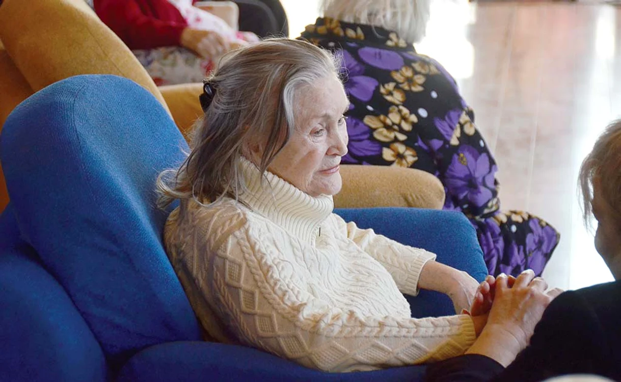 Zina Dumitrescu a ajuns la azilul ”Casa Snagov” din Ghermănești în 2011, după ce a rămas văduvă. Pierderea celui de-al treilea soț, cu care a fost căsătorită 24 de ani, i-a provocat multă suferință