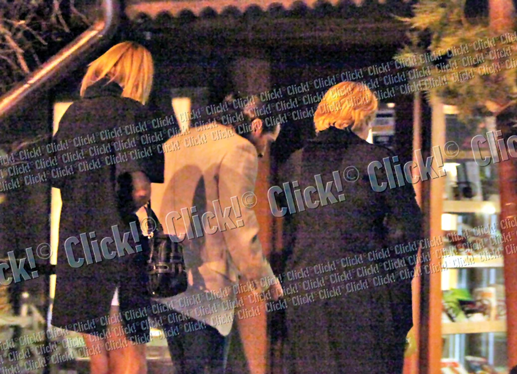 Julia, Bogdan şi Doina au ales un restaurant mai retras