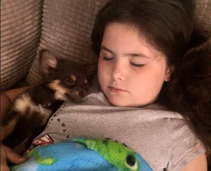 Lexie a fost foarte fericită că i-a fost adus înapoi cățelușul