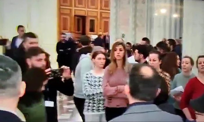 Angajații de la Senat au protestat FOTO: captura video