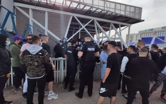 Poliţia şi jandarmeria în Vama Vechefoto: Adevarul.ro