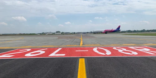 1  pista reparata aeroport otopeni jpeg