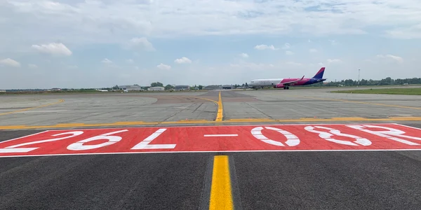 1  pista reparata aeroport otopeni jpeg