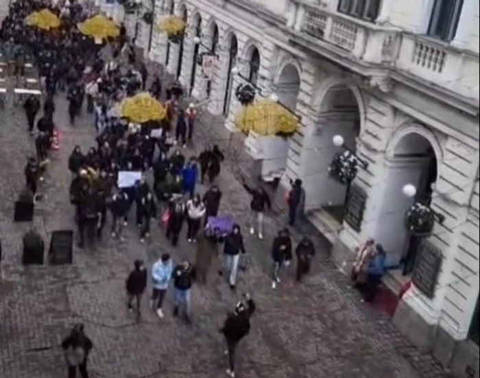 Sute de elevi și părinți au protestat la Timișoara FOTO: Facebook/ Timișoara Știri