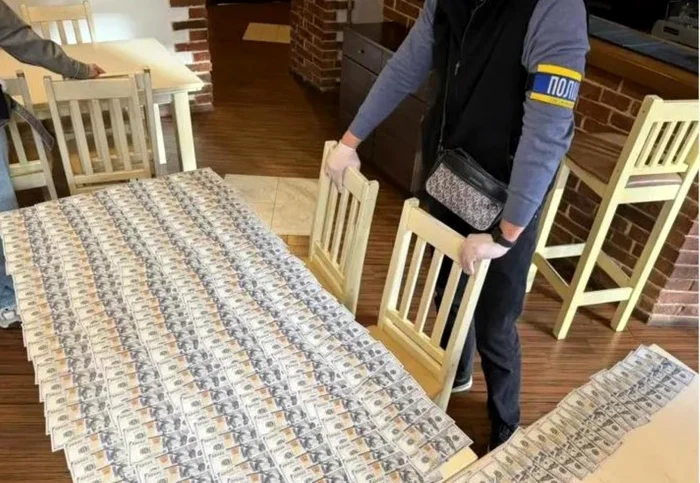 bani flagrant Poliţia Ucraina jpg