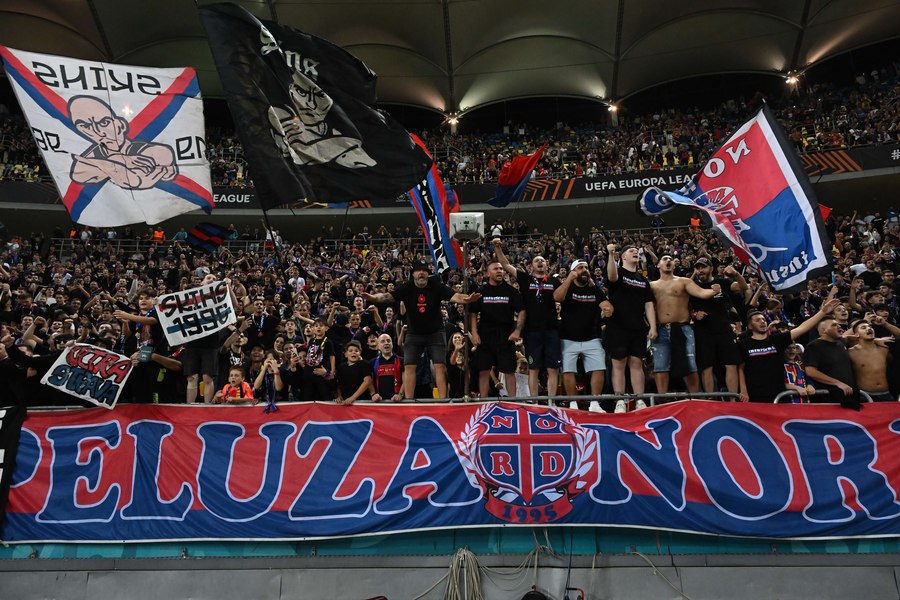 Suporterii FCSB l-au băgat la cheltuieli pe Gigi Becali. Cât costă un joc de lasere pe Arena Națională