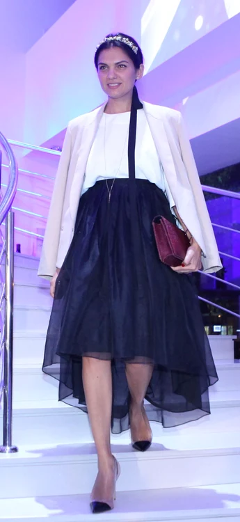 Malvina Cservenschi a purtat o dieademă pe care a asortat-o ţinutei