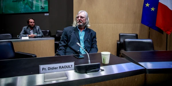 Profesorul francez Didier Raoult ar putea fi înlocuit ca director al unui institut de boli infecţioase după ce a susţinut tratamentul cu hiidroxiclorochină FOTO EPA-EFE