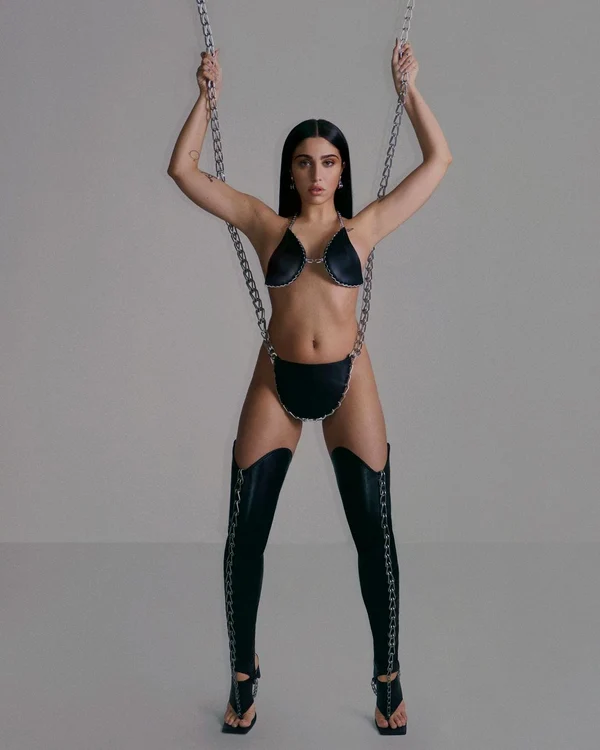 Lourdes Leon, acoperită doar cu genți (Foto: Instagram)